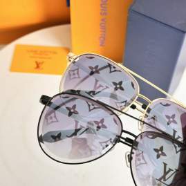 Picture of Louis Vuitton Sunglasses _SKUfw74861747fw